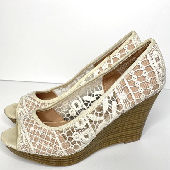 American Eagle Outfitters Shoes - American Eagle Ivory Lace Wedge Shoe | Size 8.5